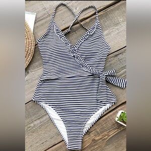 Cupshe Navy and White Striped Crossover One Piece Swimsuit XL